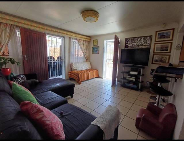 3 BEDROOM HOUSE FOR SALE IN LOTUS GARDENS